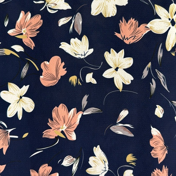 SHEIN Navy Floral Top - Picture 6 of 7